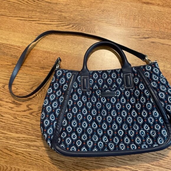 NWOT VERA BRADLEY XL ZIP CLOSURE TRAVEL TOTE BAG. - Picture 2 of 6